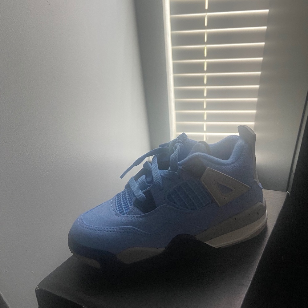 Jordan 4 unc
